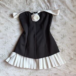 Heiress Beverly Hills black and white pleated mini dress size XS never worn